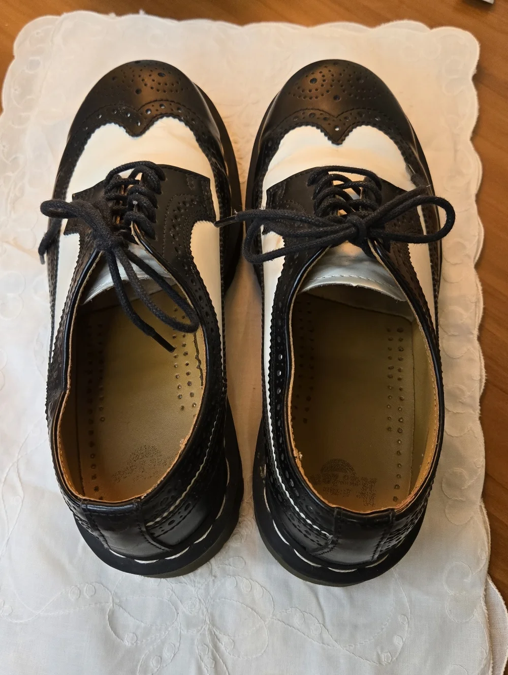 Dr. Martens 3989 Bex Smooth Leather Broque Shoe Black/White Size 8/9W or 7 M